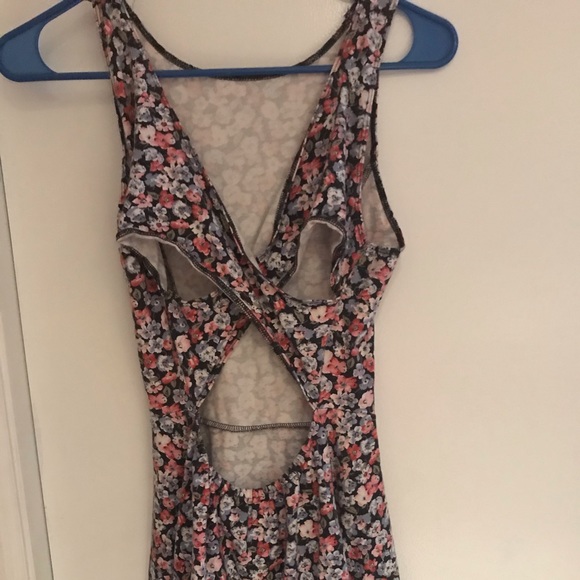 🥑4/$20 Beautiful floral cross back dress - Picture 2 of 3